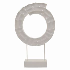 Plutus Brands Sculpture With Base in White Resin (Pack of 1)